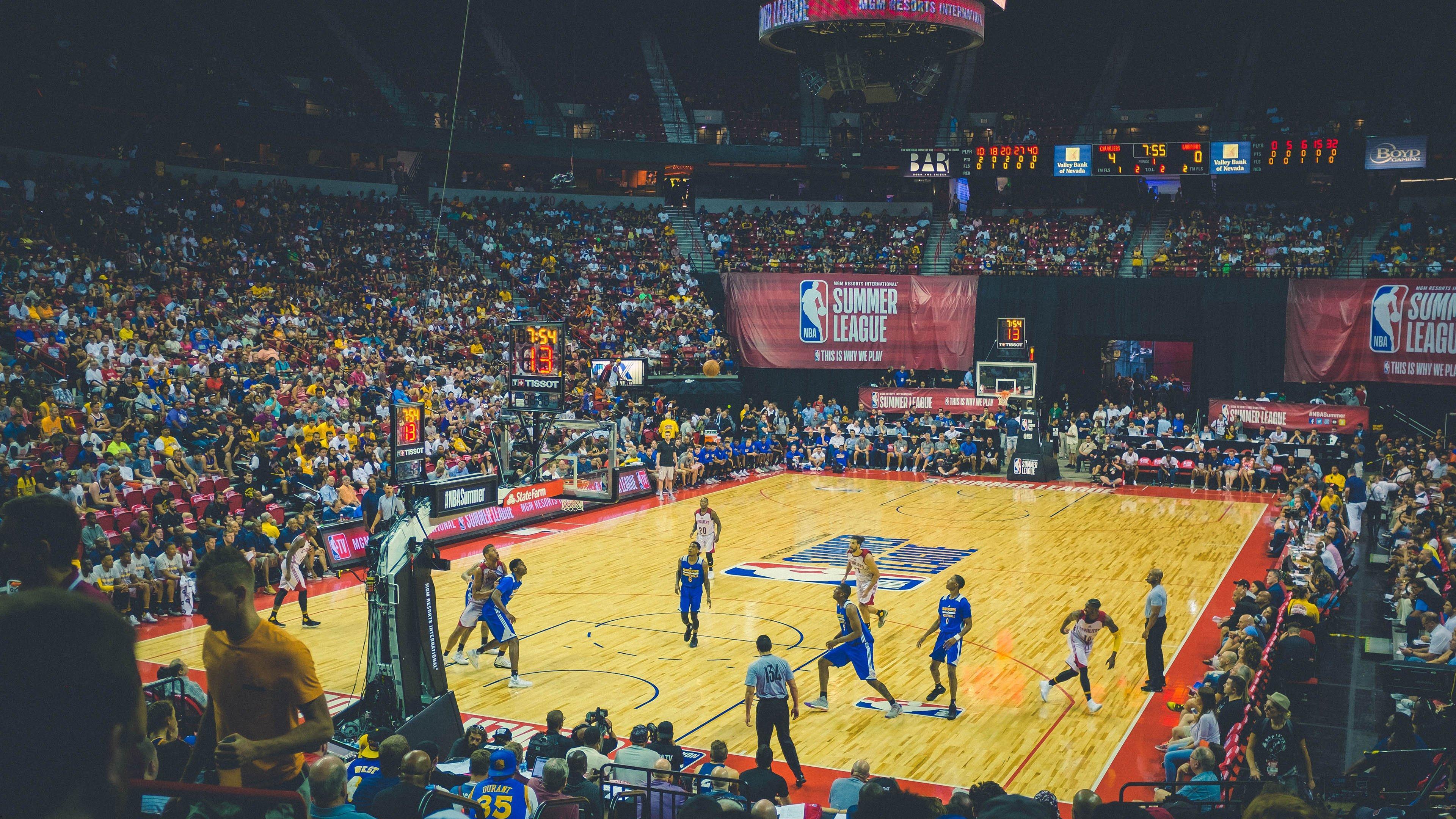 马克-威廉姆斯社媒晒暴扣引热议，黄蜂内线巨兽满血归来，主帅透露其训练秘辛